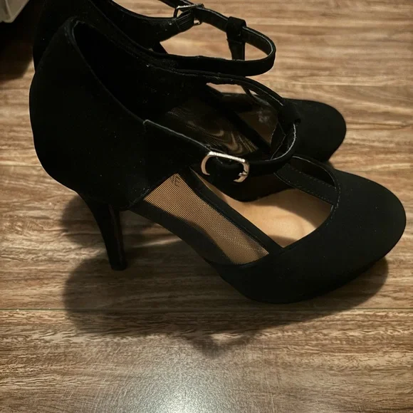 Heels - Picture 3 of 6